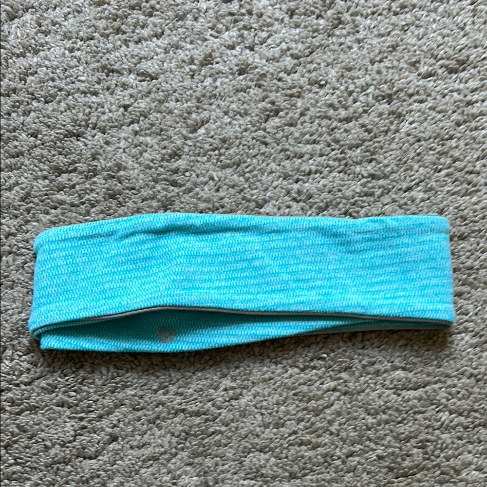 Lululemon Running Headband/Earwarmer, Blue and White.
